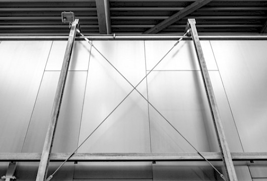 The shielding is carried by a stable steel skeleton